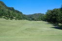 栃木ヶ丘ゴルフ倶楽部の画像イン15番ホール/僅かに打ち上げで右ドックのミドル。